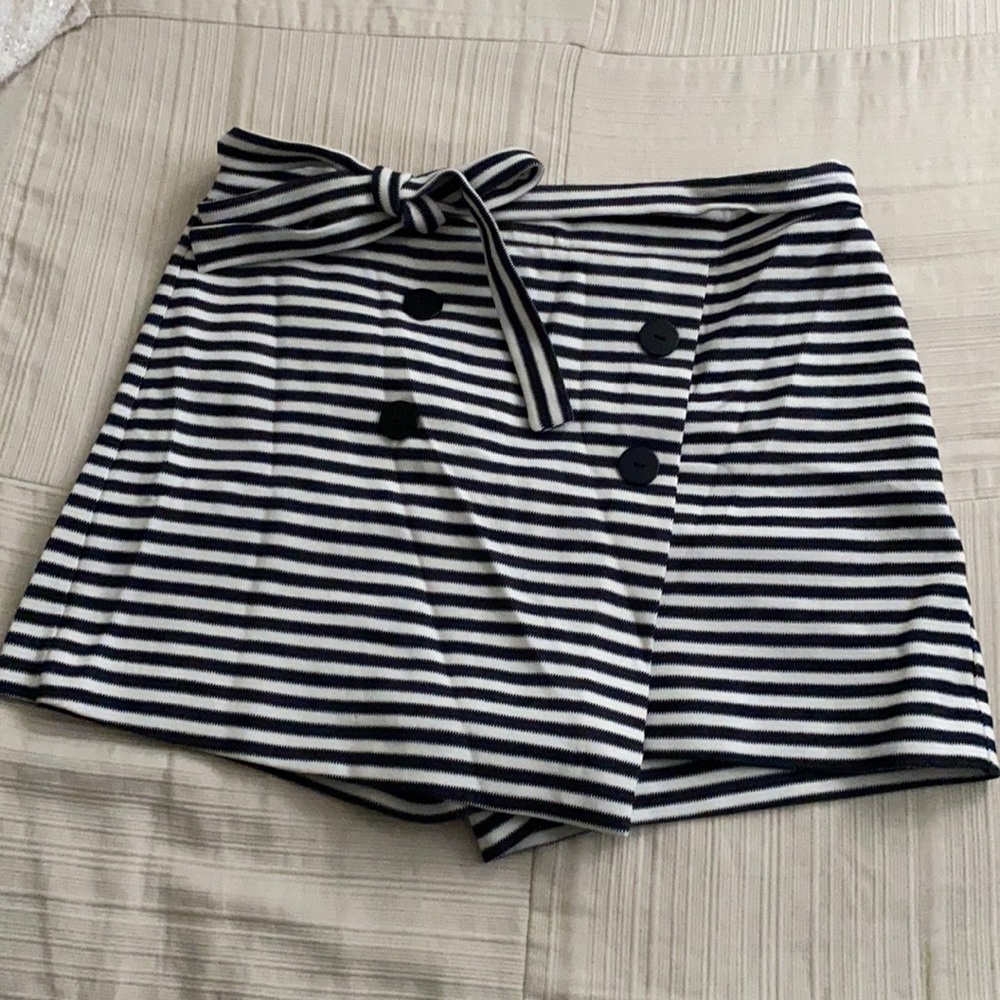 Express Black and White Skort